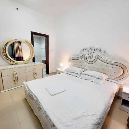 Cheap Holiday Home Ajman Esterno foto