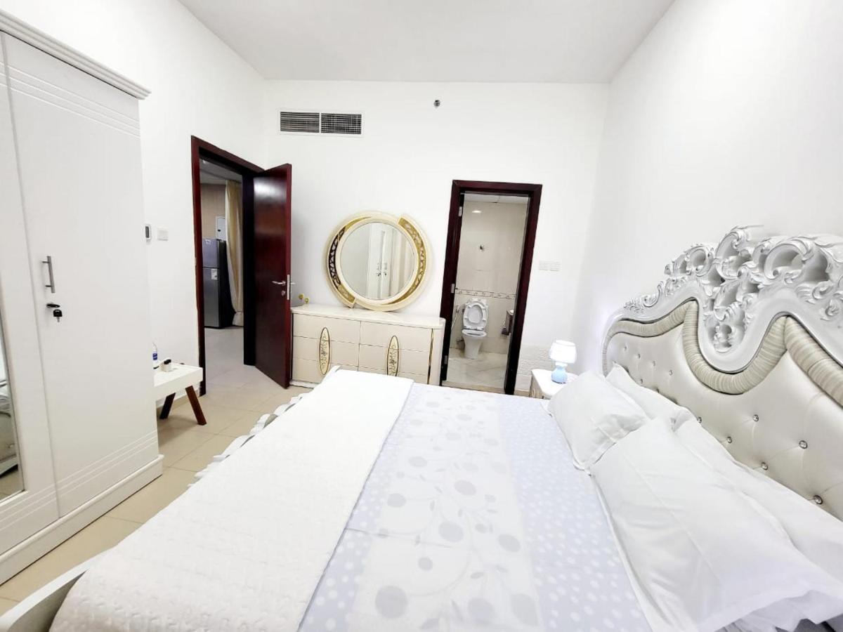 Cheap Holiday Home Ajman Esterno foto