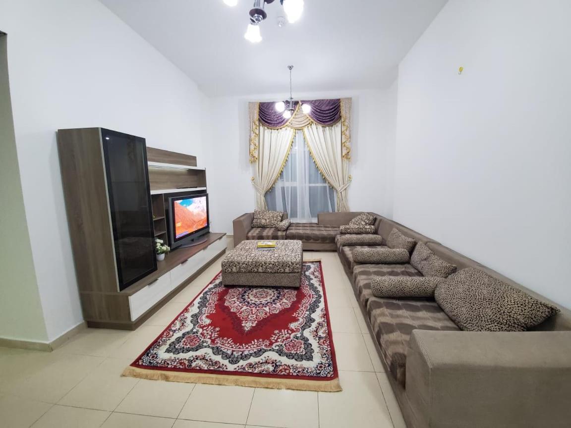Cheap Holiday Home Ajman Esterno foto