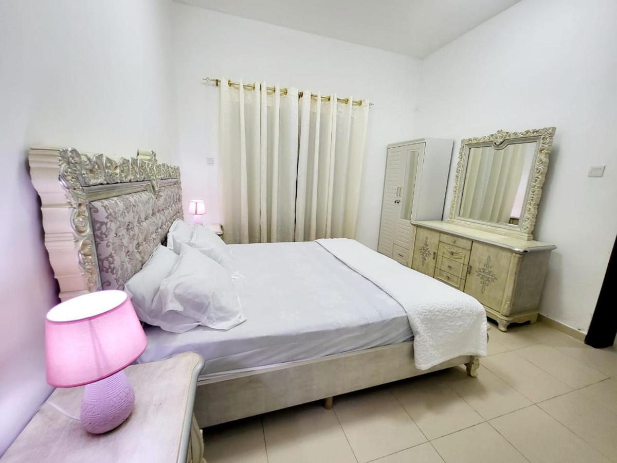 Cheap Holiday Home Ajman Esterno foto