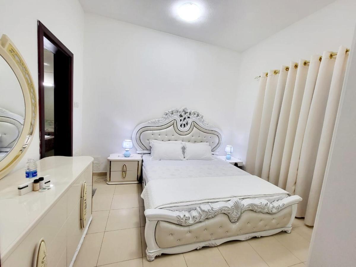 Cheap Holiday Home Ajman Esterno foto