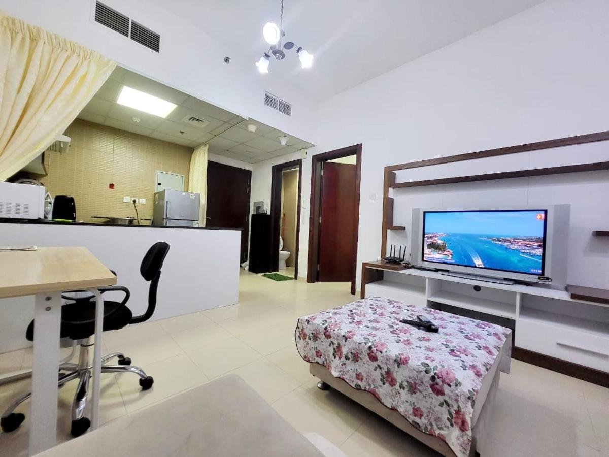 Cheap Holiday Home Ajman Esterno foto