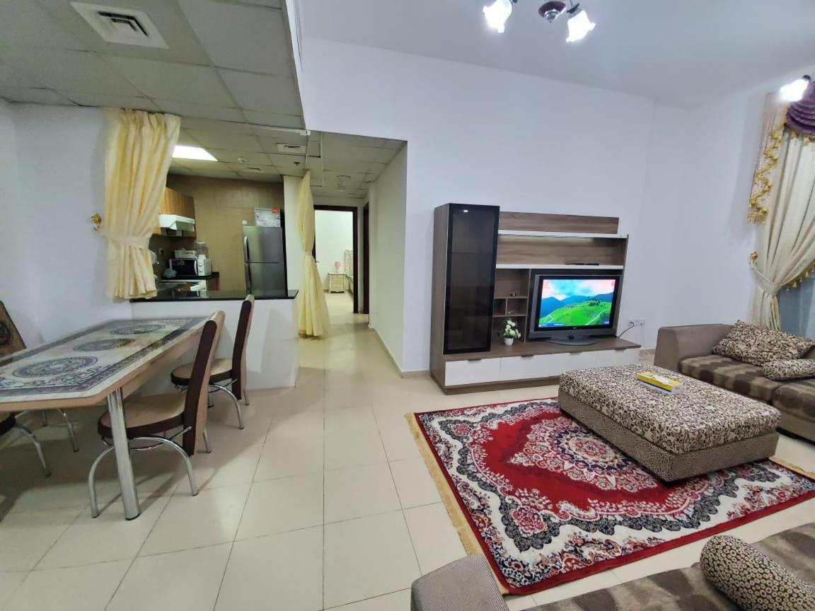 Cheap Holiday Home Ajman Esterno foto